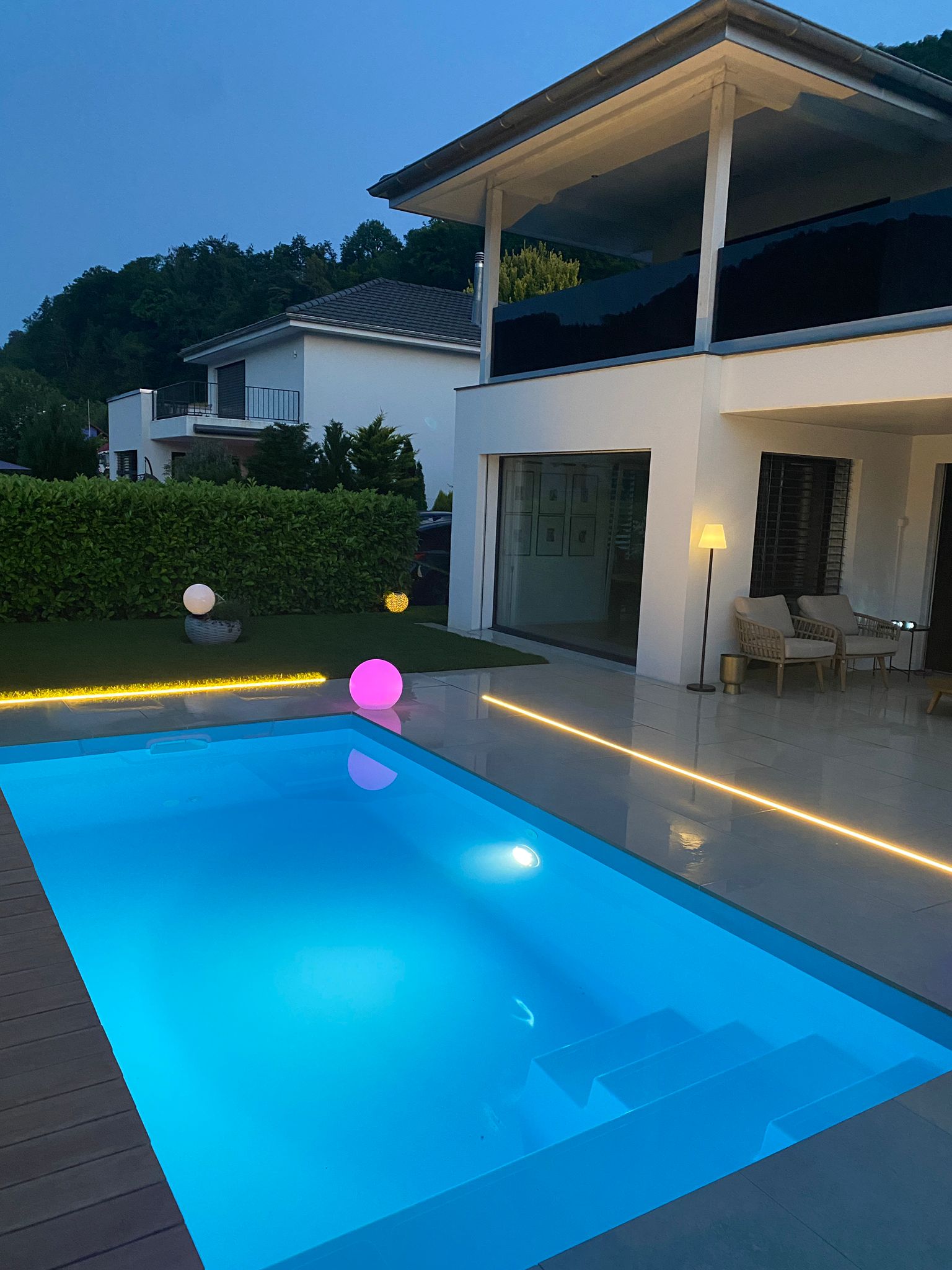 Pool mit LED-Beleuchtung – Projekt Diepflingen