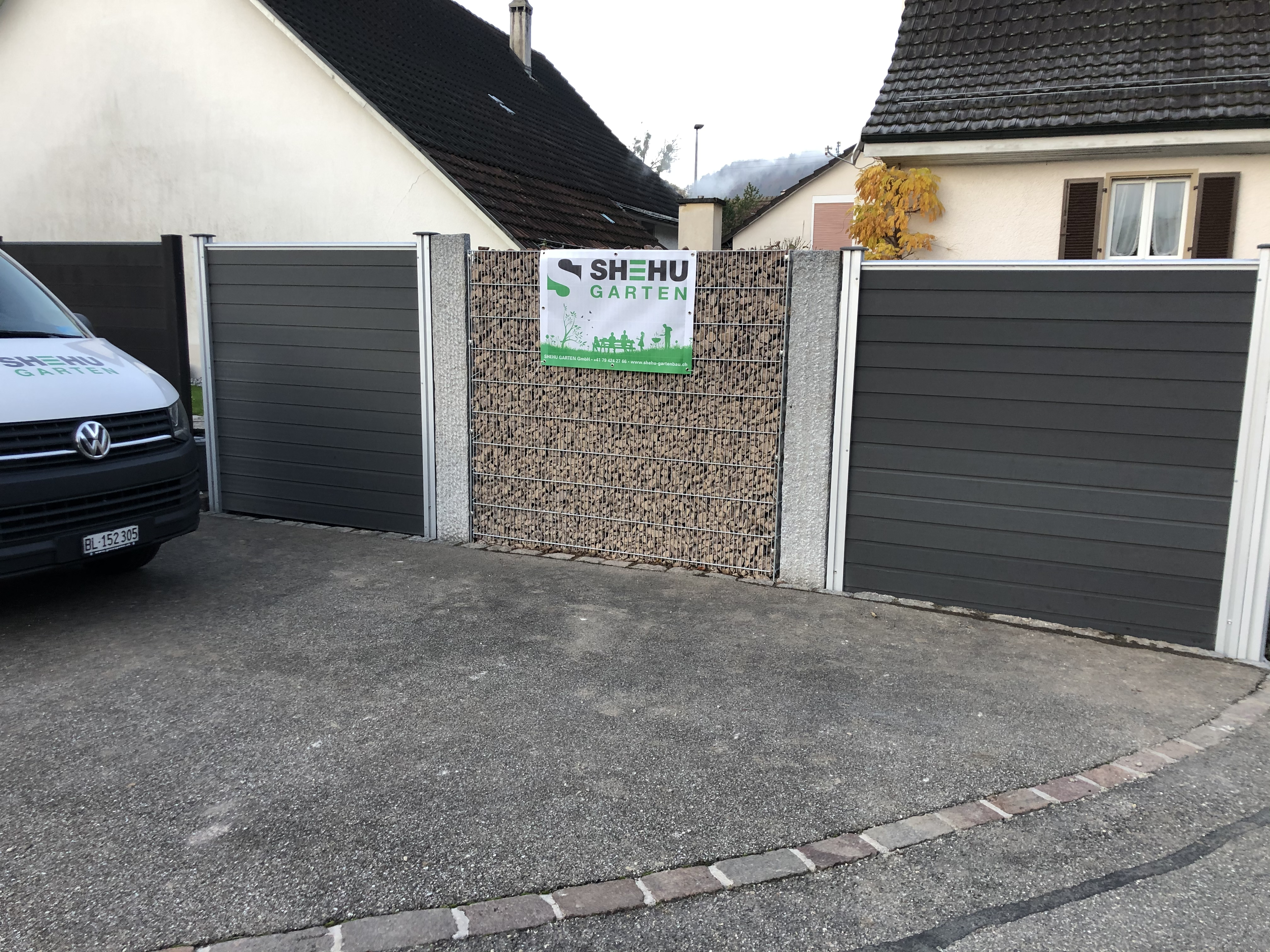 Gabionen-Sichtschutz mit WPC-Platten